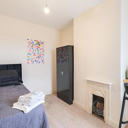 Lovely Large 2-Bed House With 2 Reception Rooms 애더스톤 외부 사진