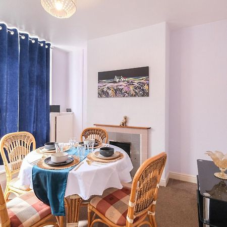 Lovely Large 2-Bed House With 2 Reception Rooms 애더스톤 외부 사진
