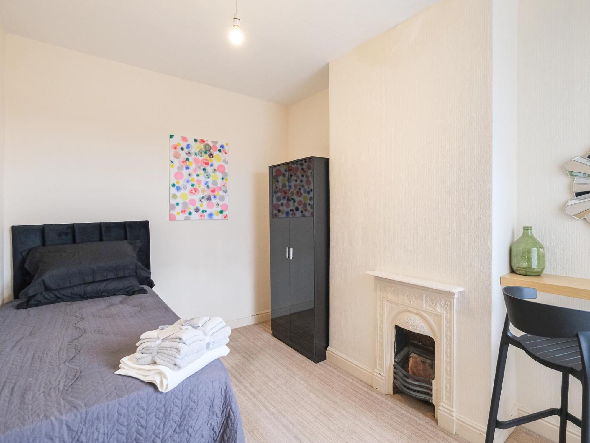 Lovely Large 2-Bed House With 2 Reception Rooms 애더스톤 외부 사진