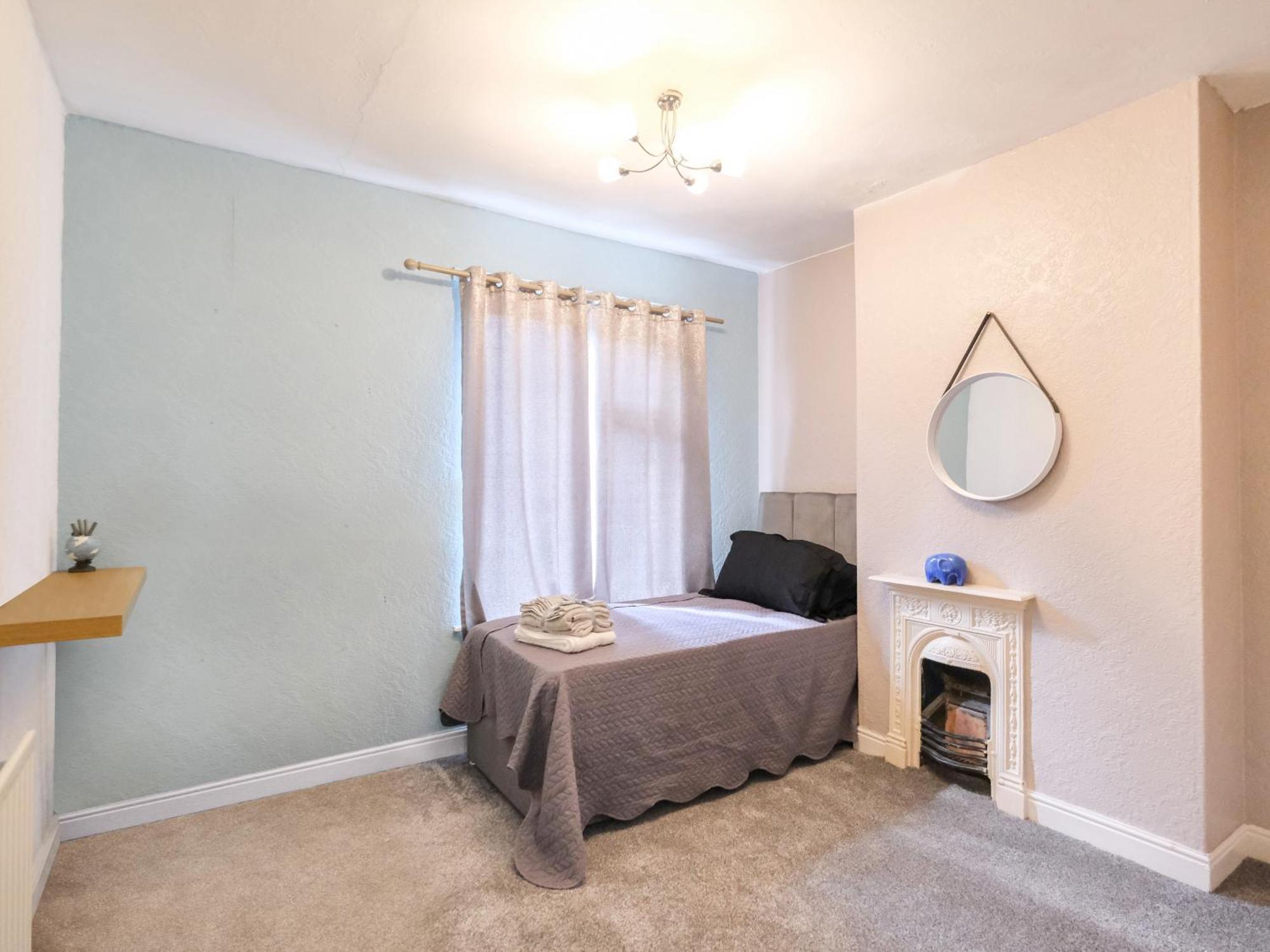 Lovely Large 2-Bed House With 2 Reception Rooms 애더스톤 외부 사진