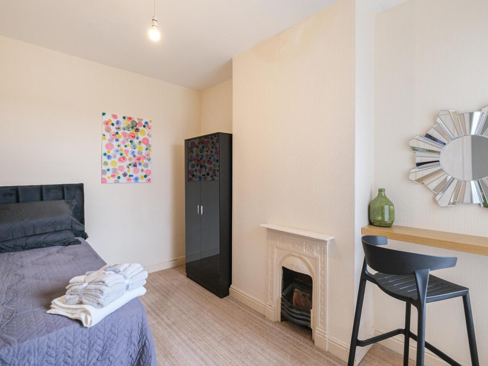 Lovely Large 2-Bed House With 2 Reception Rooms 애더스톤 외부 사진