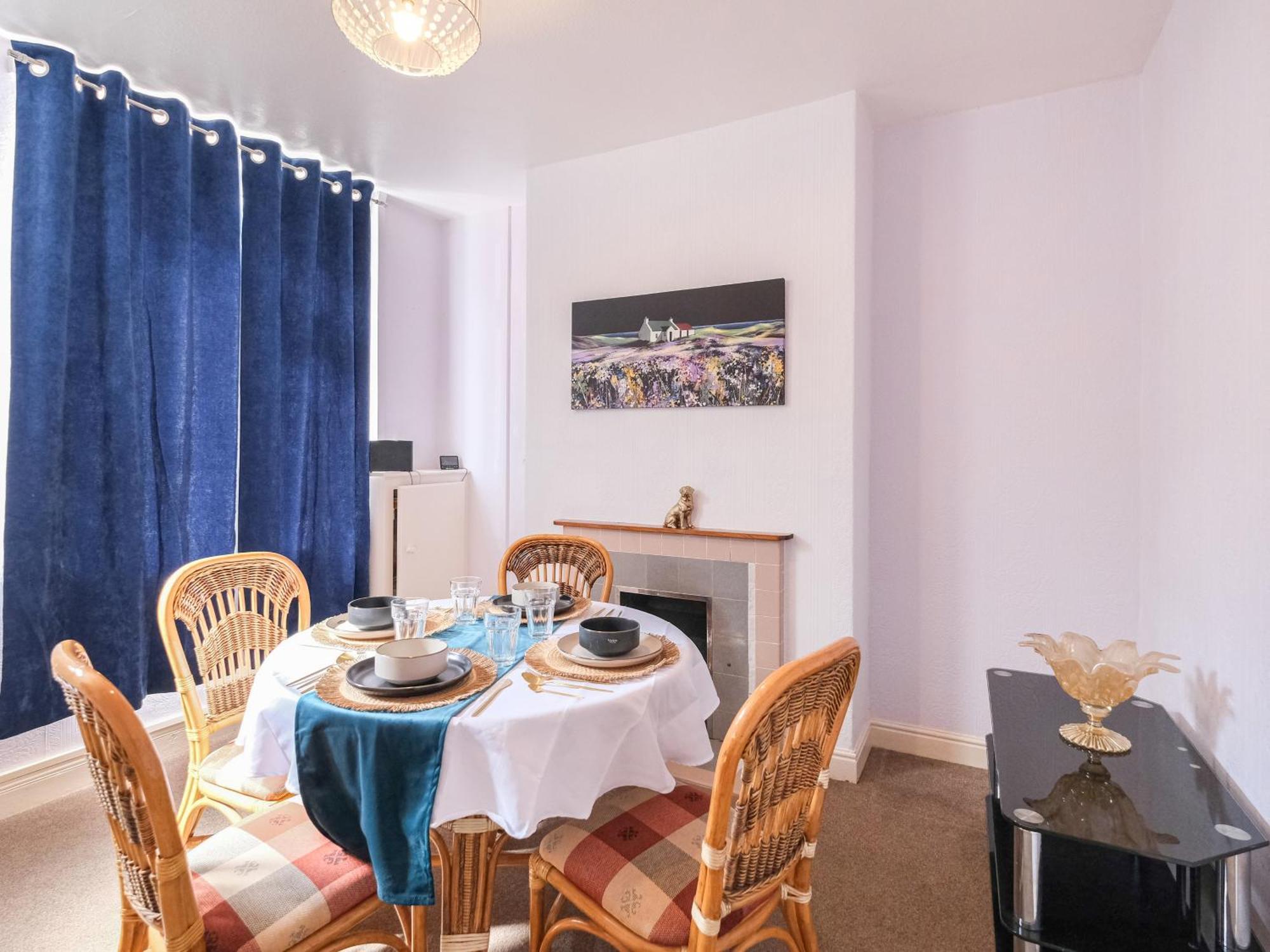 Lovely Large 2-Bed House With 2 Reception Rooms 애더스톤 외부 사진